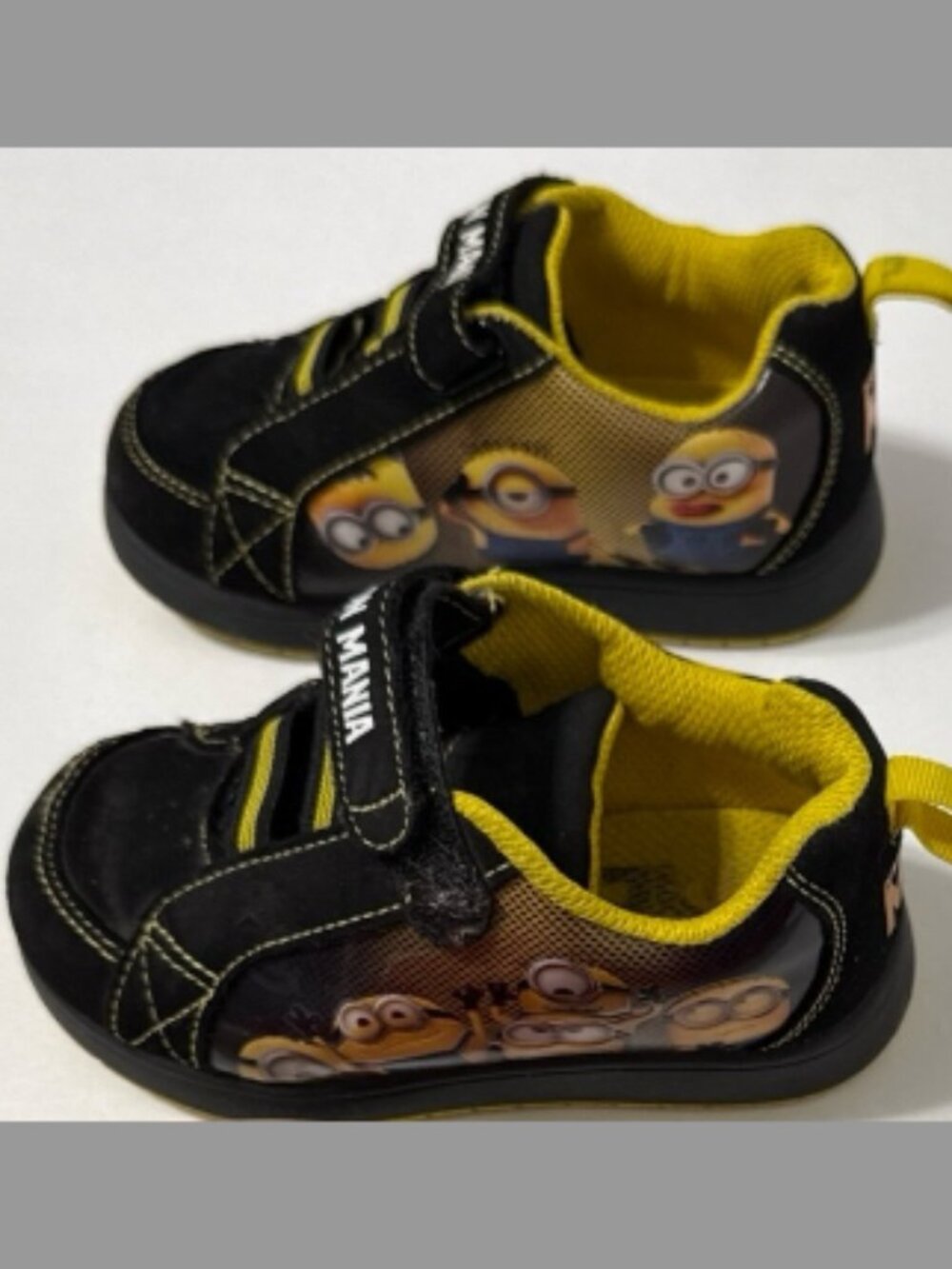 Minion Mania toddler shoes size 8